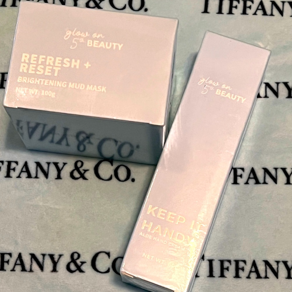 BNIB Glow on 5 Beauty Set Full Size